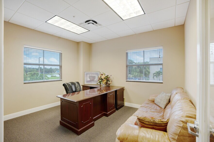 More Photos Of 6341 Porter Rd, Sarasota Light Distribution For Sale