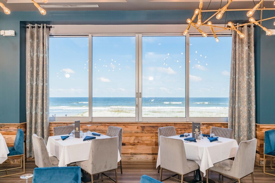 More Photos Of 831 N 1st St, Jacksonville Beach General Retail For Sale