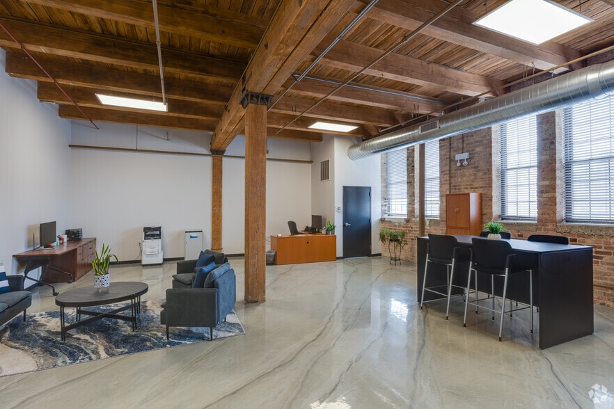 More Photos Of 1414 S Western Ave, Chicago Manufacturing For Lease