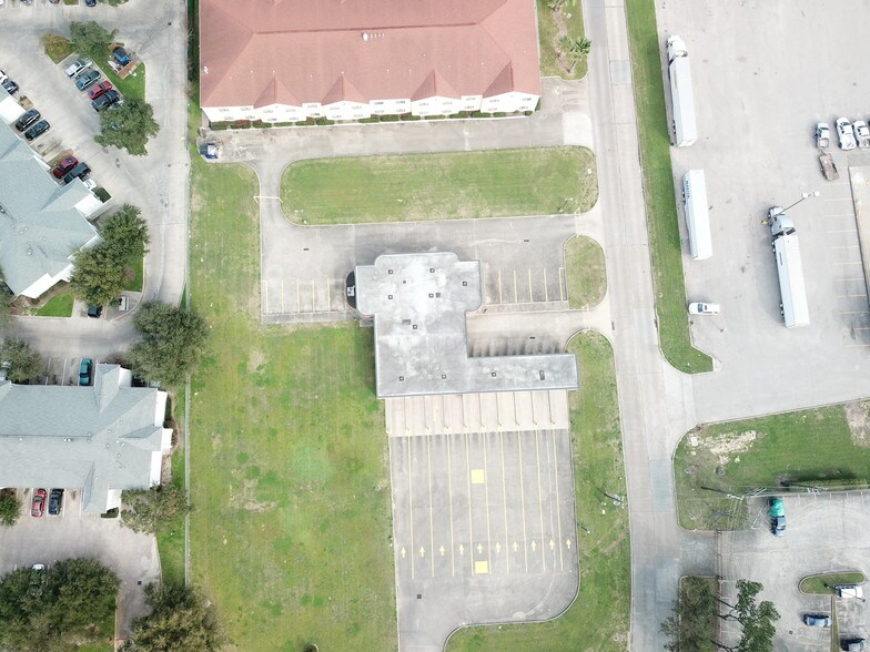 More Photos Of 101 Wells Fargo Dr, Houston Auto Repair For Sale