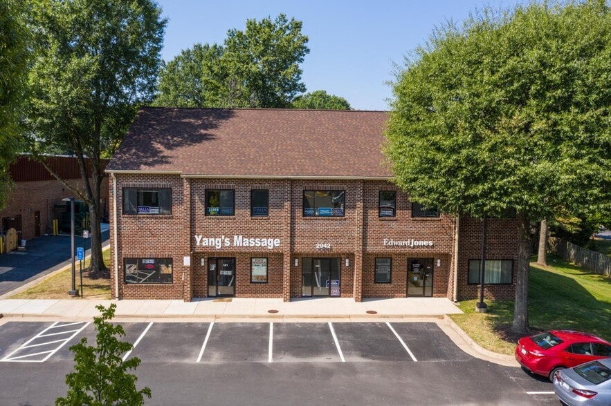 More Photos Of 2946A-Q-2952A-K Chain Bridge Rd, Oakton Unknown For Lease