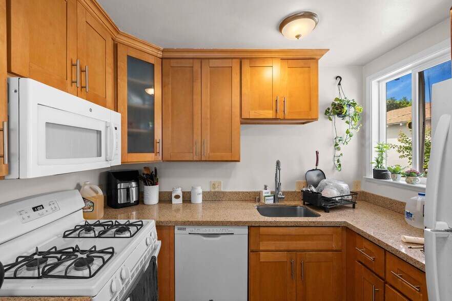 More Photos Of 451 Rollins Rd, Burlingame Multifamily For Sale