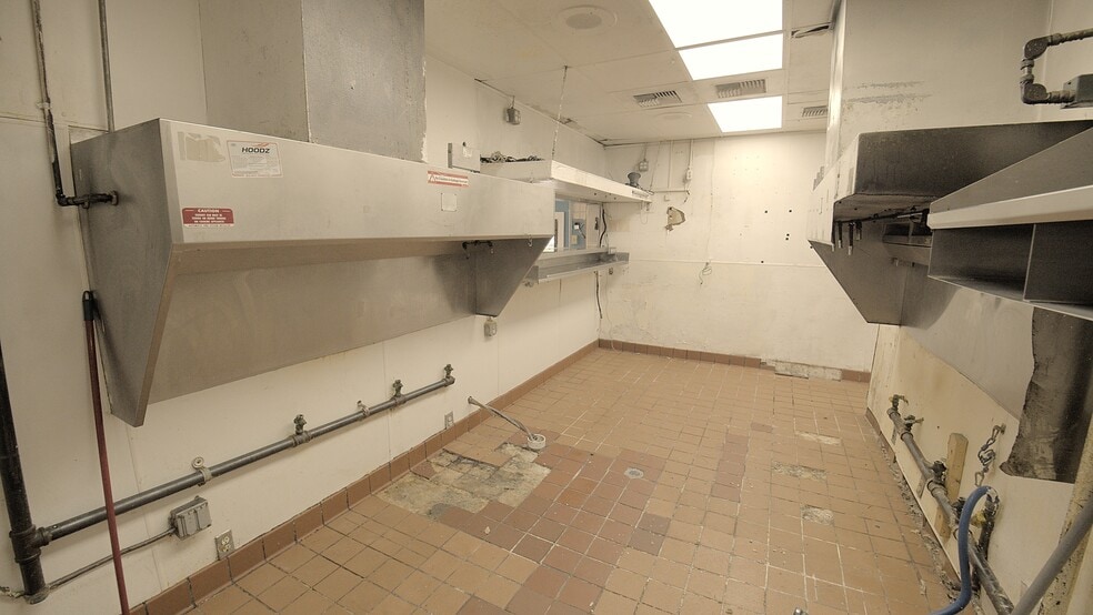 More Photos Of 2032 Montreal Rd, Tucker Fast Food For Sale
