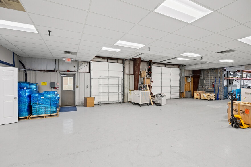 More Photos Of 8190 Regent Pky, Fort Mill Warehouse For Lease