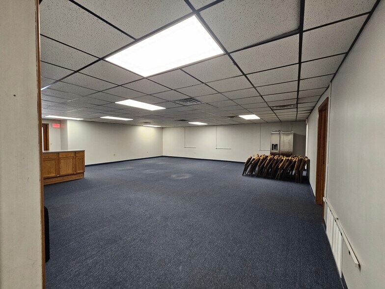 More Photos Of 3949 N River Rd, Freeland Office For Sale