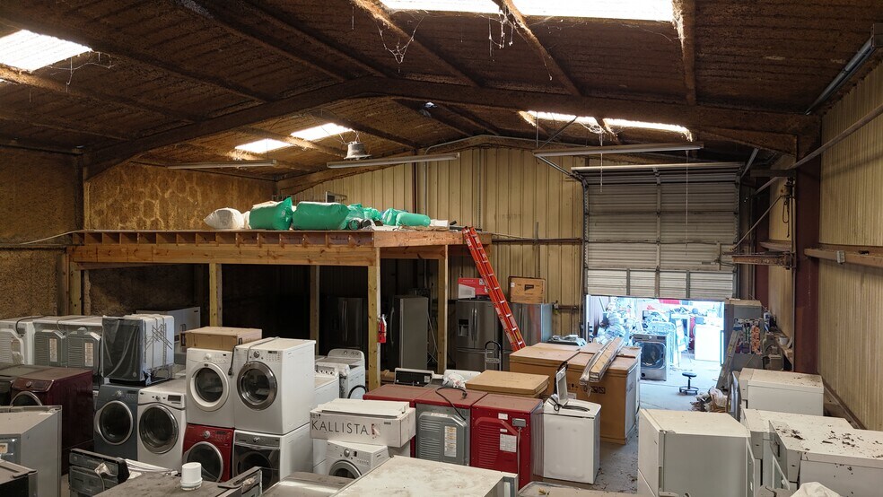 More Photos Of 8709 Irvington Blvd, Houston Warehouse For Sale