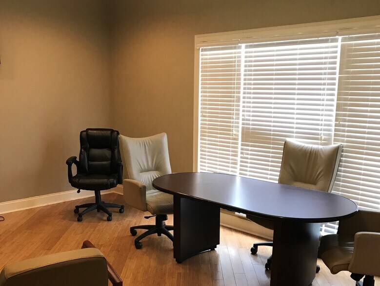 More Photos Of 9033 Garden Arbor Dr, Germantown Office For Sale