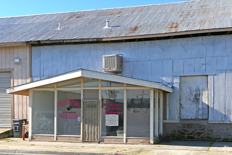 More Photos Of 216 N E St, Madera Warehouse For Sale