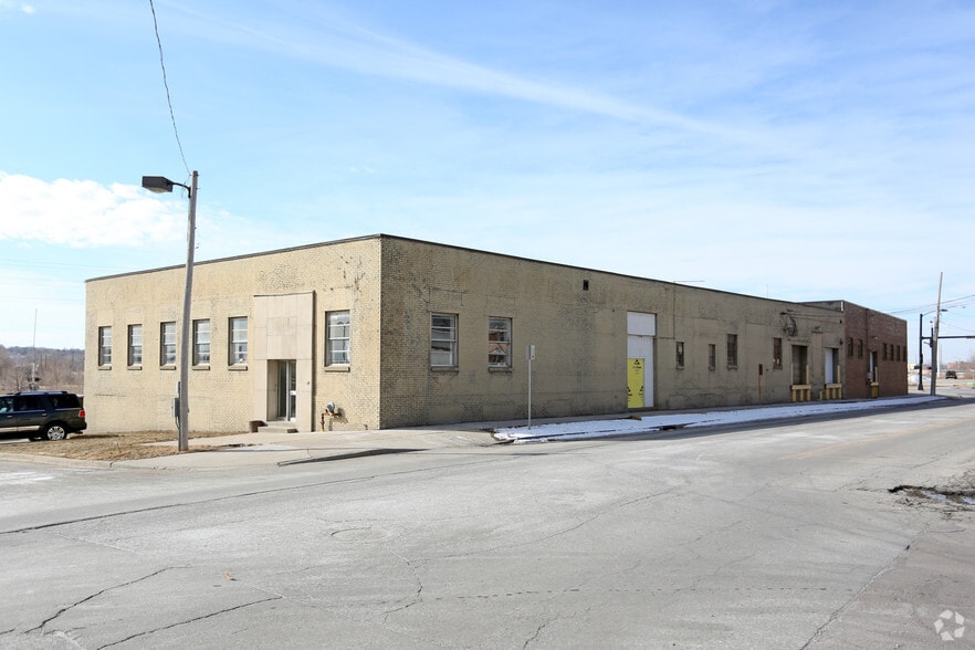 More Photos Of 1100 Cherry St, Des Moines Warehouse For Sale