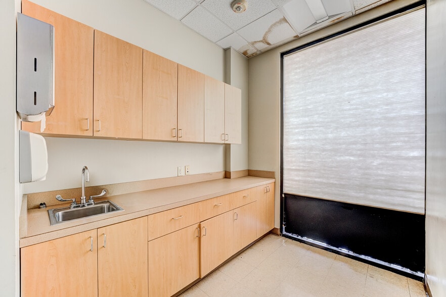 More Photos Of 324 Fm-1960 Rd, Houston General Retail For Sale