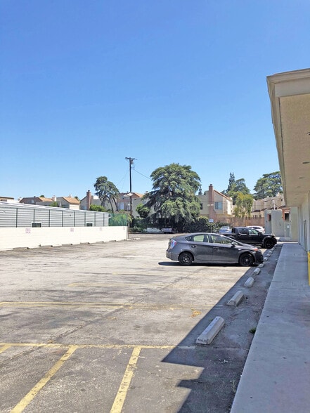More Photos Of 5512-5530 Van Nuys Blvd, Sherman Oaks Restaurant For Lease