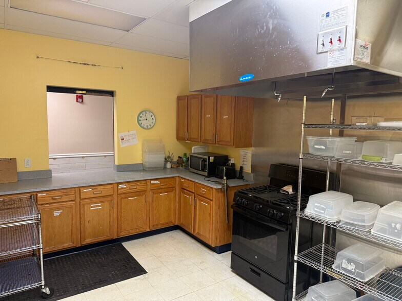 More Photos Of 5225 N 158th Ave, Omaha Daycare Center For Lease