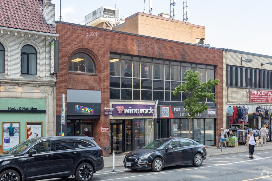 Primary Photo Of 570 Bloor St W, Toronto Storefront Retail Office For Lease