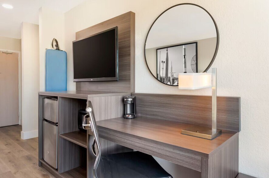 More Photos Of 1850 W Landstreet Rd, Orlando Hotel For Sale