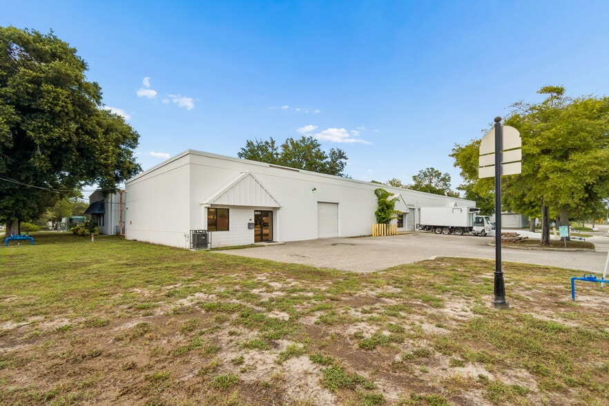 More Photos Of 3667-3691 46th Ave N, Saint Petersburg Warehouse For Sale