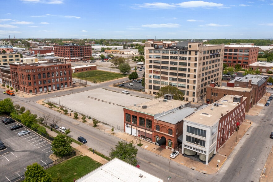 More Photos Of 2007-2009 Locust St, Saint Louis Storefront Retail Residential For Lease