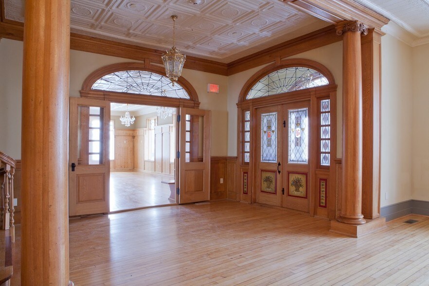 More Photos Of 212 Main St W, New Prague Hotel For Sale