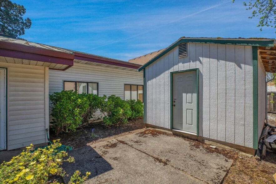 More Photos Of 1904 Elm St, Forest Grove Medical For Sale