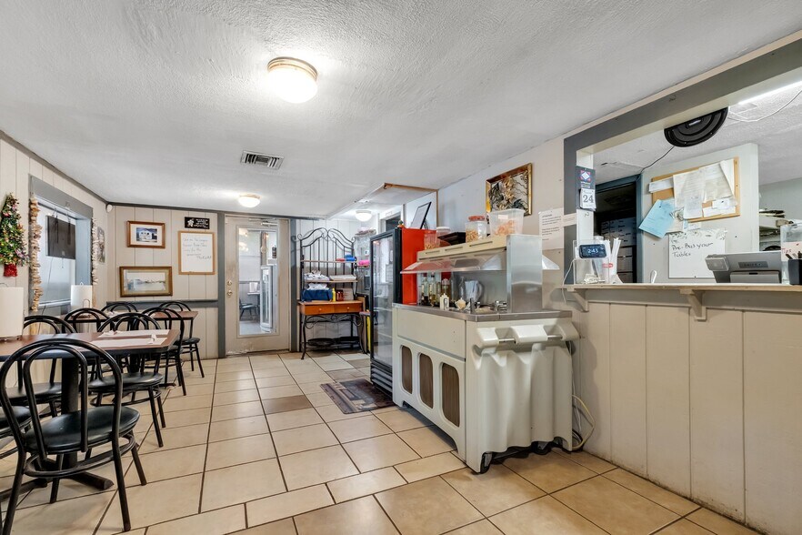 More Photos Of 892 Woodville Hwy, Crawfordville Restaurant For Sale