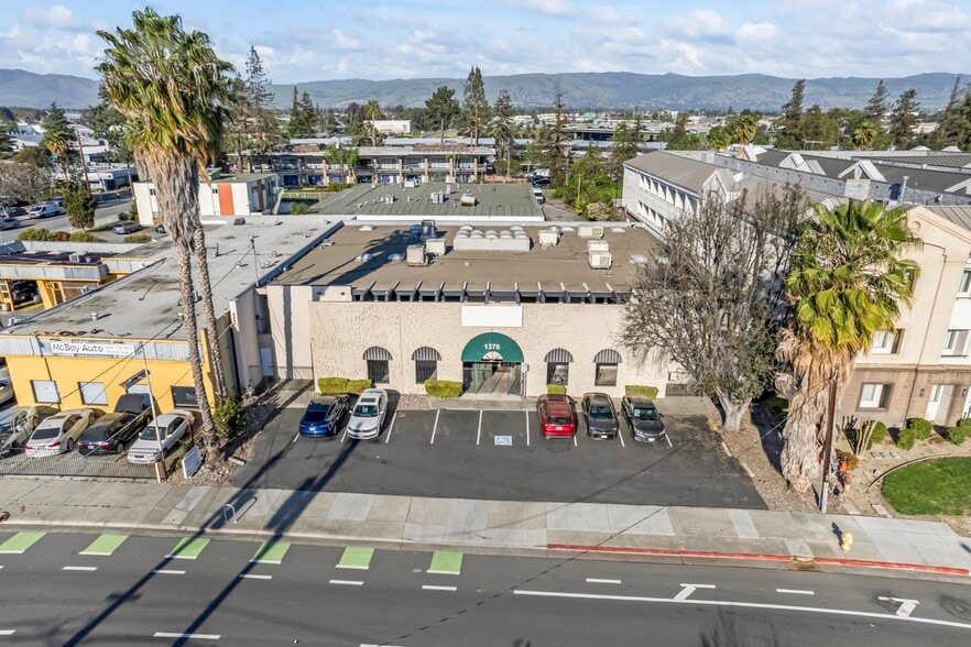 More Photos Of 1376 N 4th St, San Jose Light Distribution For Sale