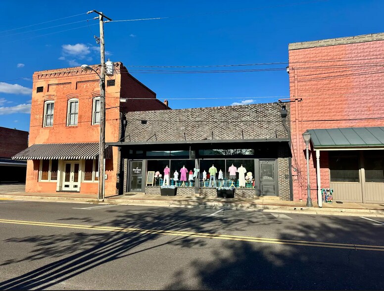 More Photos Of 204-208 Belleville Ave, Brewton Restaurant For Sale