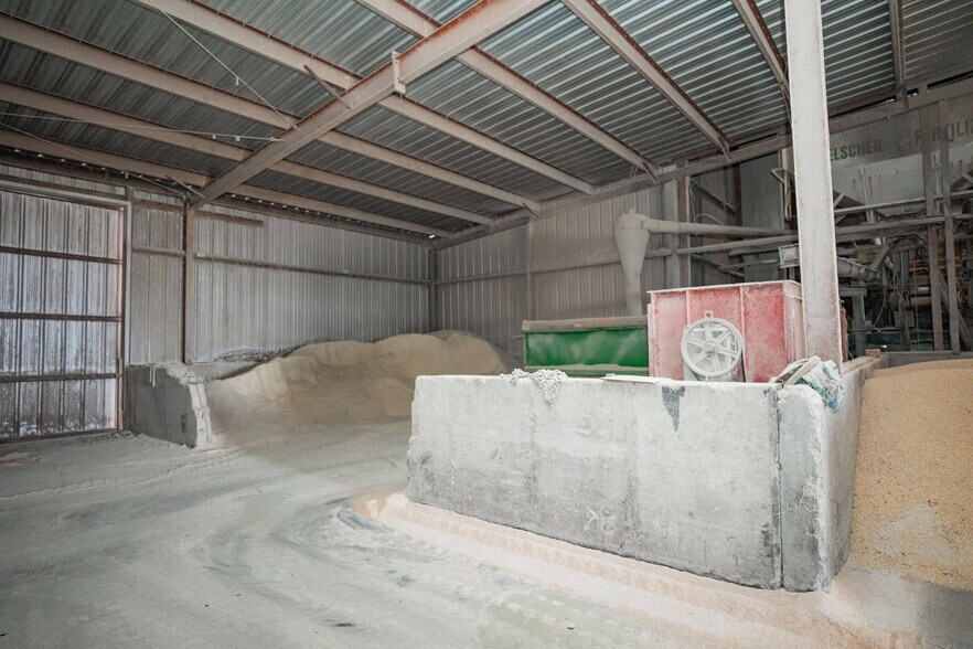 More Photos Of 9705 SE 1300th Rd, Humansville Industrial For Sale