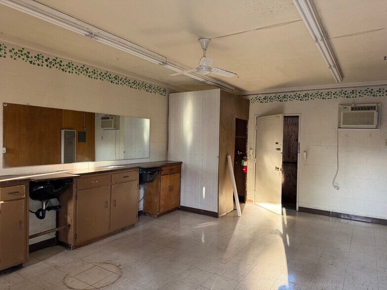 More Photos Of 217 Percy Ave, Yuba City Storefront For Sale