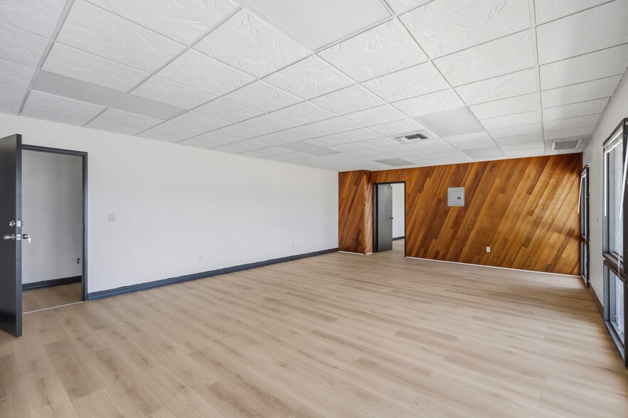 More Photos Of 5375 Industrial Dr, Huntington Beach Light Distribution For Sale