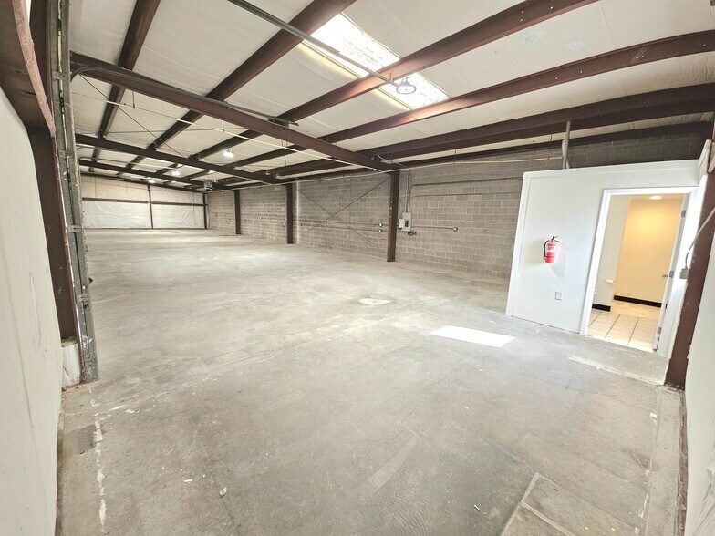 More Photos Of 1470 E Gardena Rd, Fort Mohave Flex For Lease