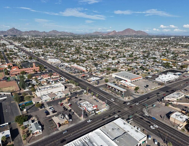 More Photos Of 2424 E McDowell Rd, Phoenix Freestanding For Lease