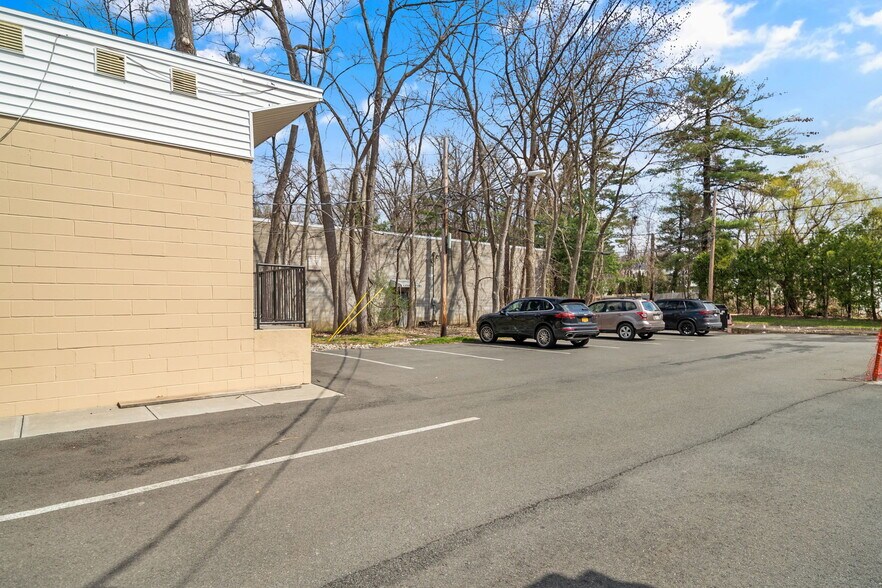 More Photos Of 687 New Loudon Rd, Latham Storefront For Sale