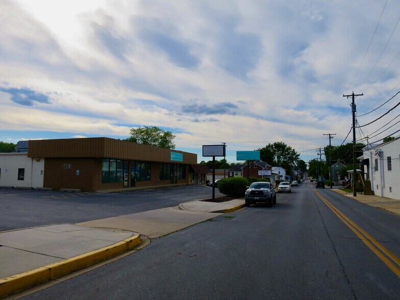 More Photos Of 288 E Green St, Westminster Warehouse For Lease