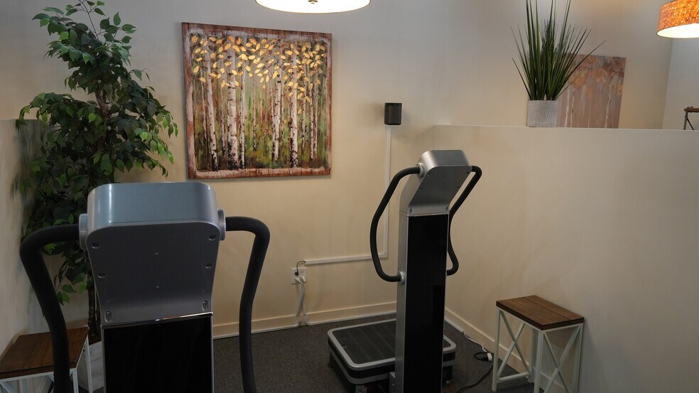 More Photos Of 1833 Hendersonville Rd, Asheville Storefront For Lease