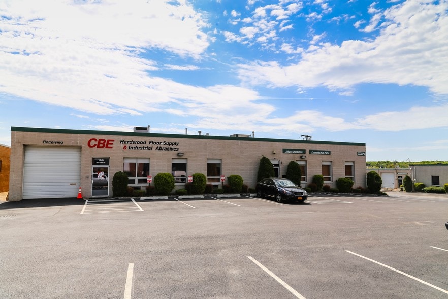 More Photos Of 14-38 East Mall, Plainview Warehouse For Lease