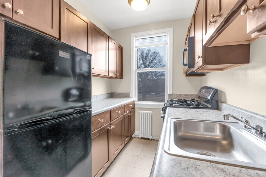 More Photos Of 315-325 Franklin St NE, Washington Apartments For Sale