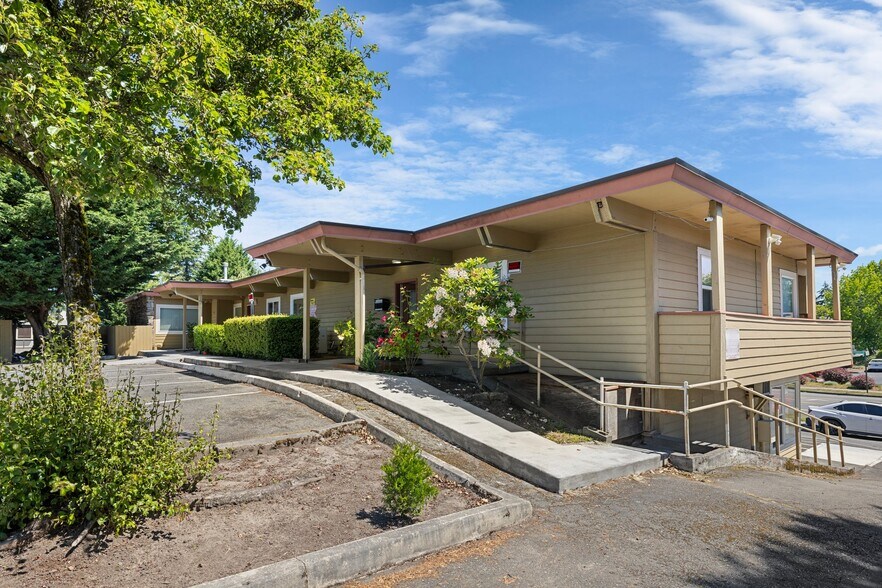 More Photos Of 14235-14237 Ambaum Blvd SW, Burien General Retail For Lease