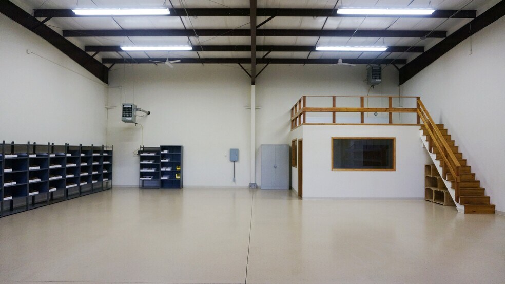 More Photos Of 200 Old County Cir, Windsor Locks Warehouse For Lease