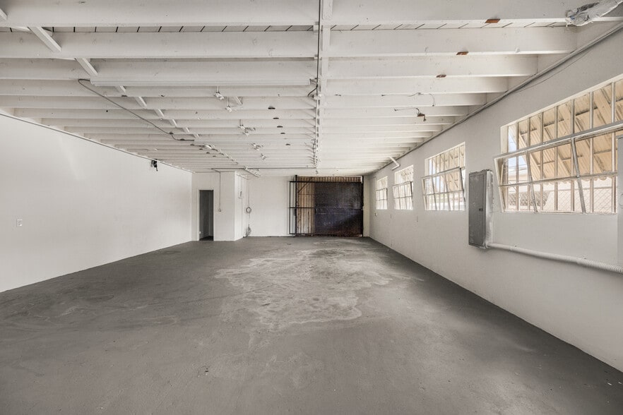 More Photos Of 4863 Telegraph Rd, Los Angeles Manufacturing For Sale
