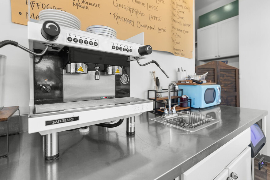 More Photos Of 106 Northside Sq, Petersburg Restaurant For Sale