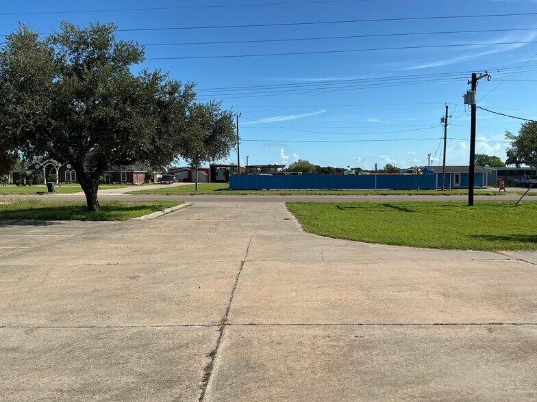 More Photos Of 908 Cecilia St, Alice Warehouse For Lease