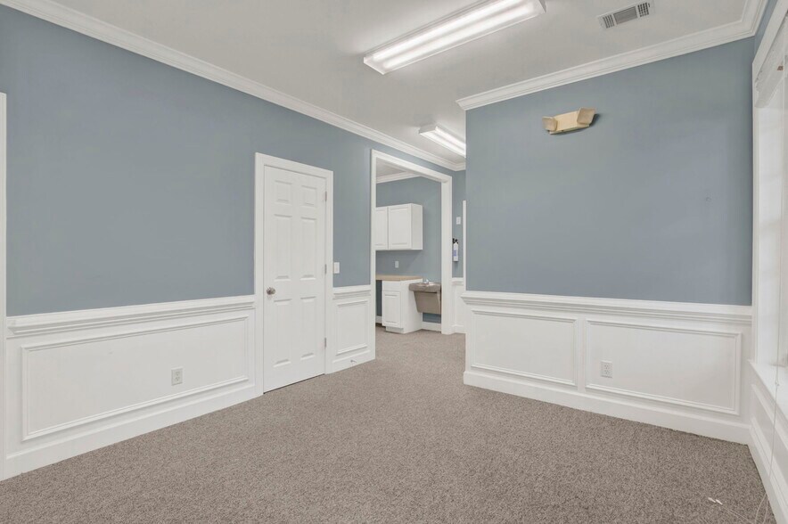 More Photos Of 9100 White Bluff Rd, Savannah Office For Sale