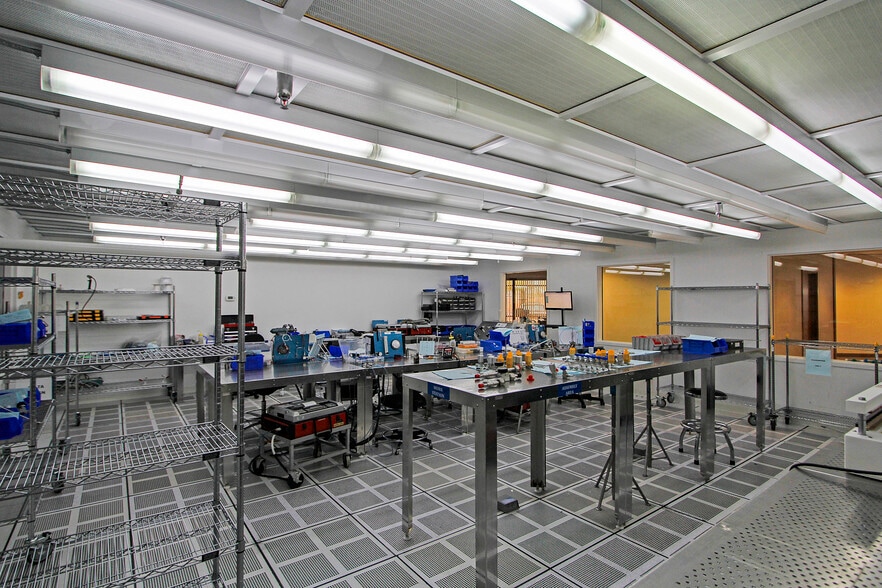 More Photos Of 3451 E Harbour Dr, Phoenix Distribution For Sale