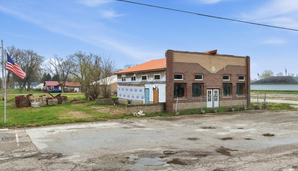 More Photos Of 1605 N Park St, Kingsford Heights Office For Sale