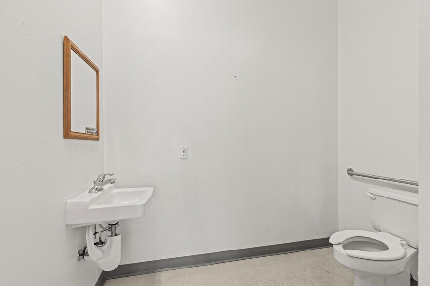 More Photos Of 20 3rd Ave, Longmont Medical For Sale