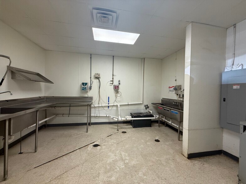 More Photos Of 23020 Highland Knolls, Katy Storefront For Lease