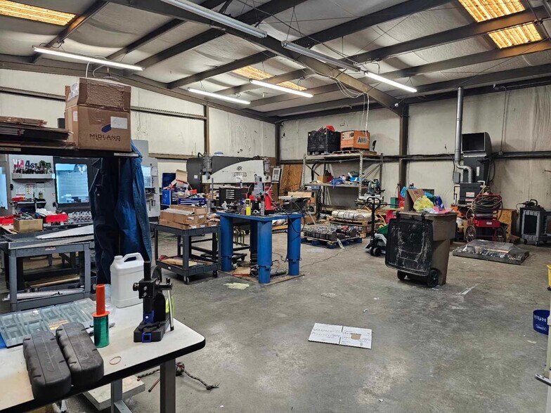More Photos Of 1300A S Dickerson Rd, Nashville Light Manufacturing For Sale