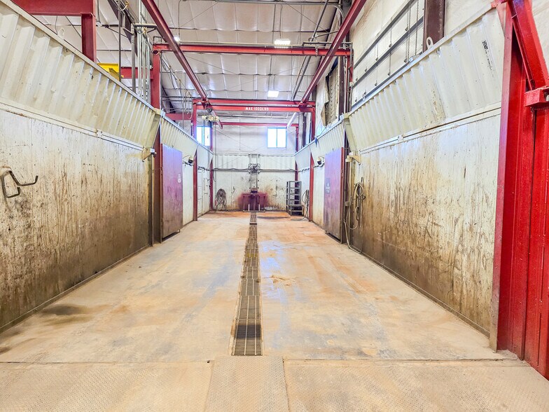 More Photos Of 5066 Owan Industrial Park Dr, Williston Warehouse For Lease