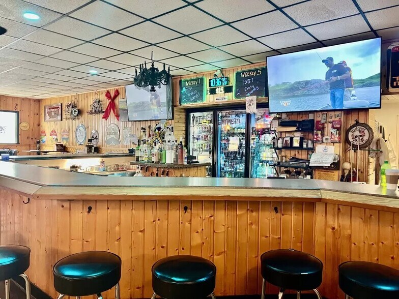 More Photos Of 107 N Main St, Rosholt Bar For Sale