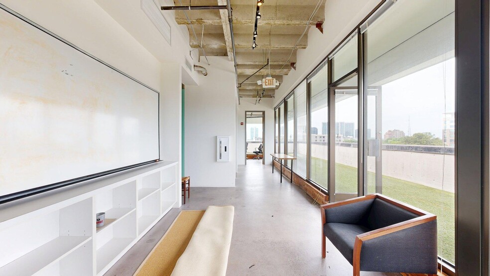 More Photos Of 550 Pharr Rd NE, Atlanta Office For Sale