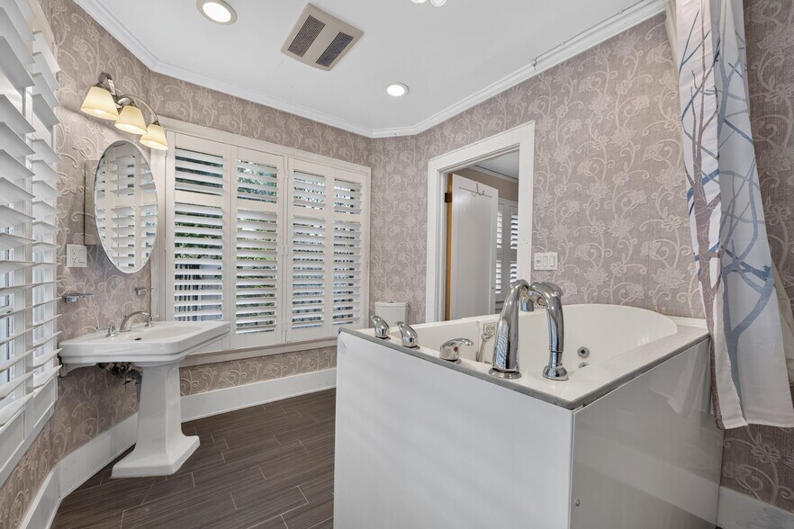 More Photos Of 119 S Adams St, Glendale Multifamily For Sale